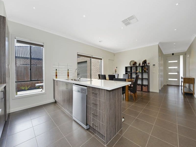 7 Apricot Avenue MERNDA, Mernda - Thumbnail 3