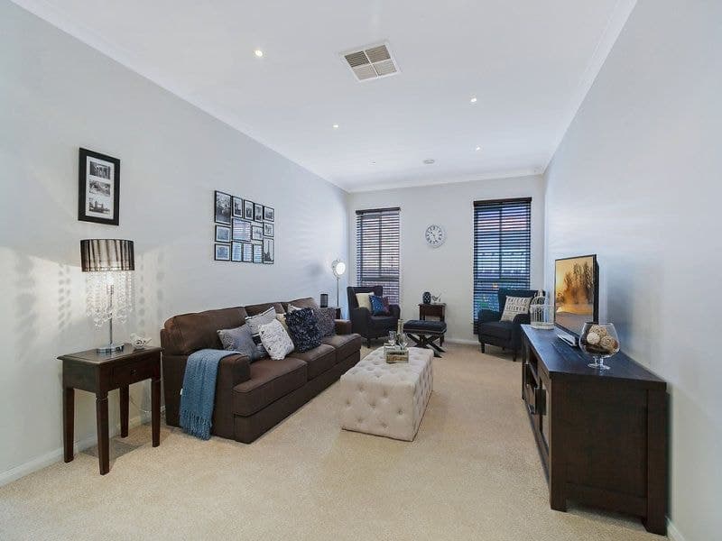 42 Panton Gap Drive SOUTH MORANG, South Morang - Thumbnail 3