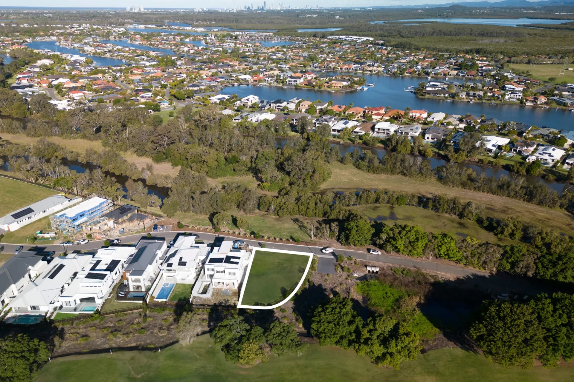 9230 Peter Senior Drive, Hope Island, QLD, Hope Island - Thumbnail 4