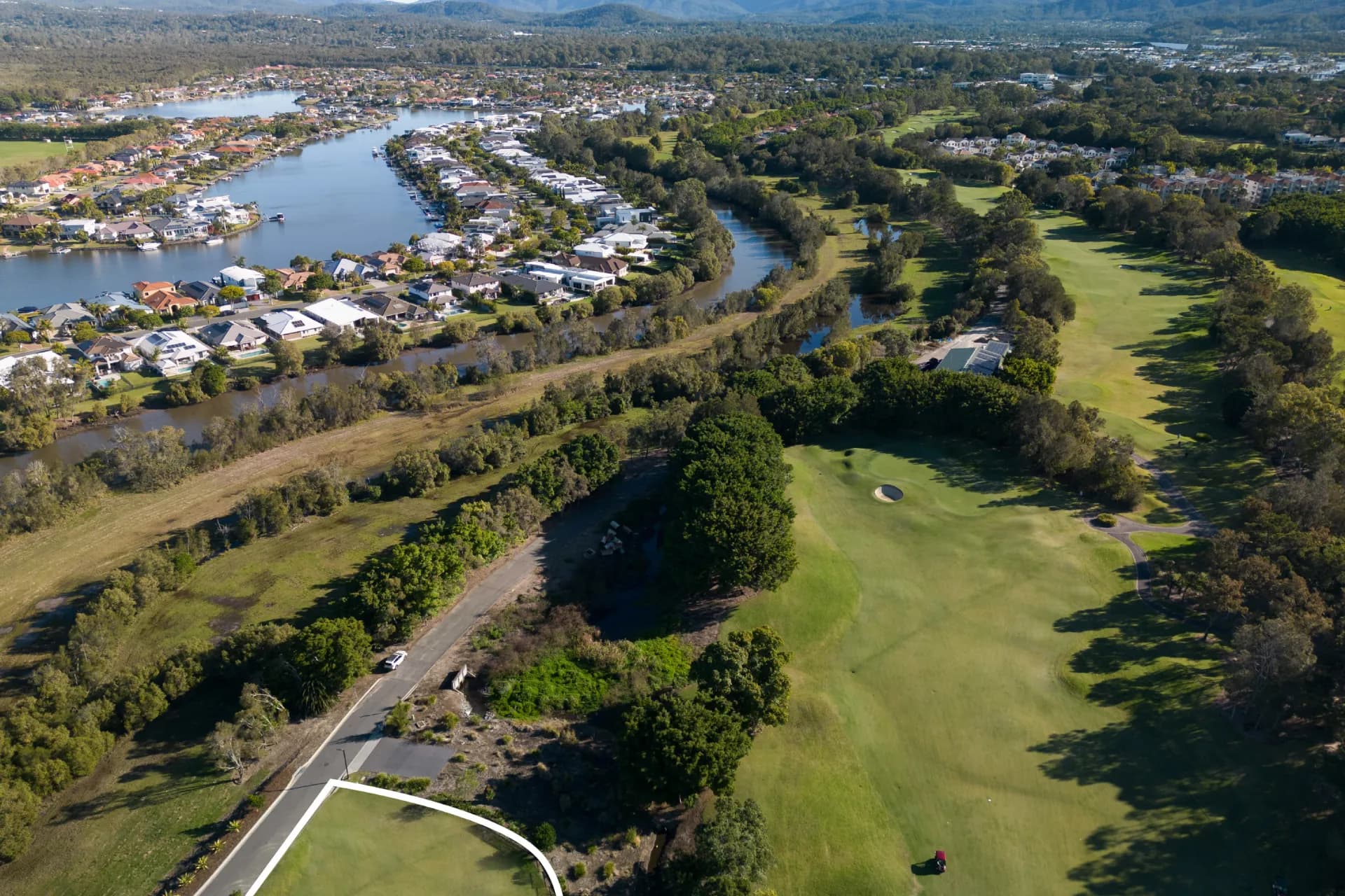 9230 Peter Senior Drive, Hope Island, QLD, Hope Island - Thumbnail 5