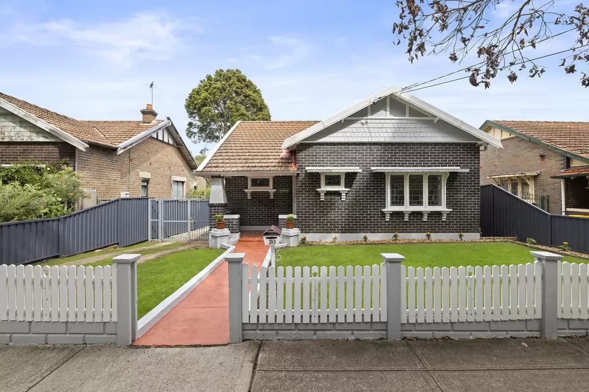 30 Roslyn Street, Ashbury - Image 1
