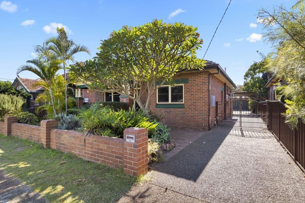 12 Corona Street, Hamilton East - Image 1