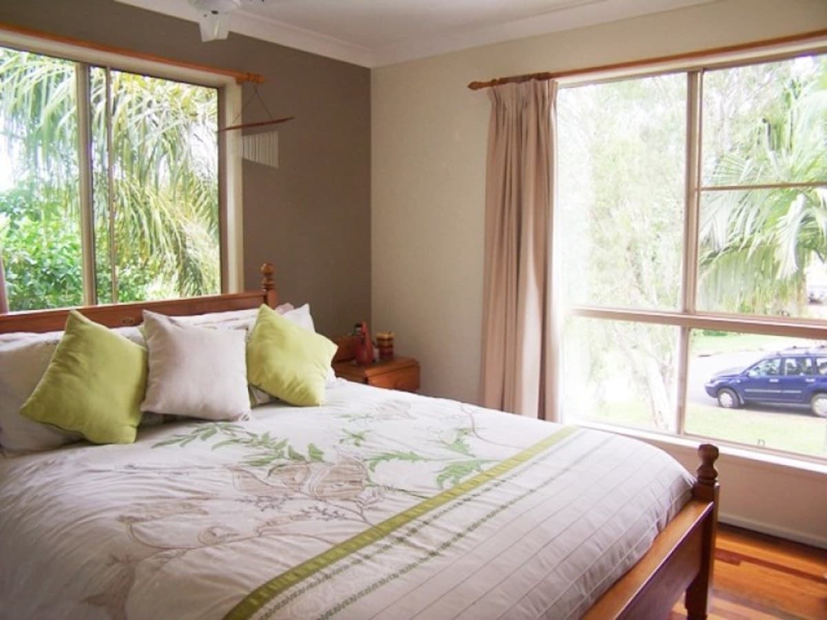 4 Shaw Avenue, Yeppoon QLD, Yeppoon - Thumbnail 3