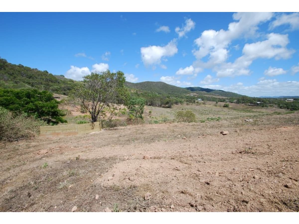 21 Cook Avenue, PACIFIC HEIGHTS QLD, Pacific Heights - Thumbnail 2