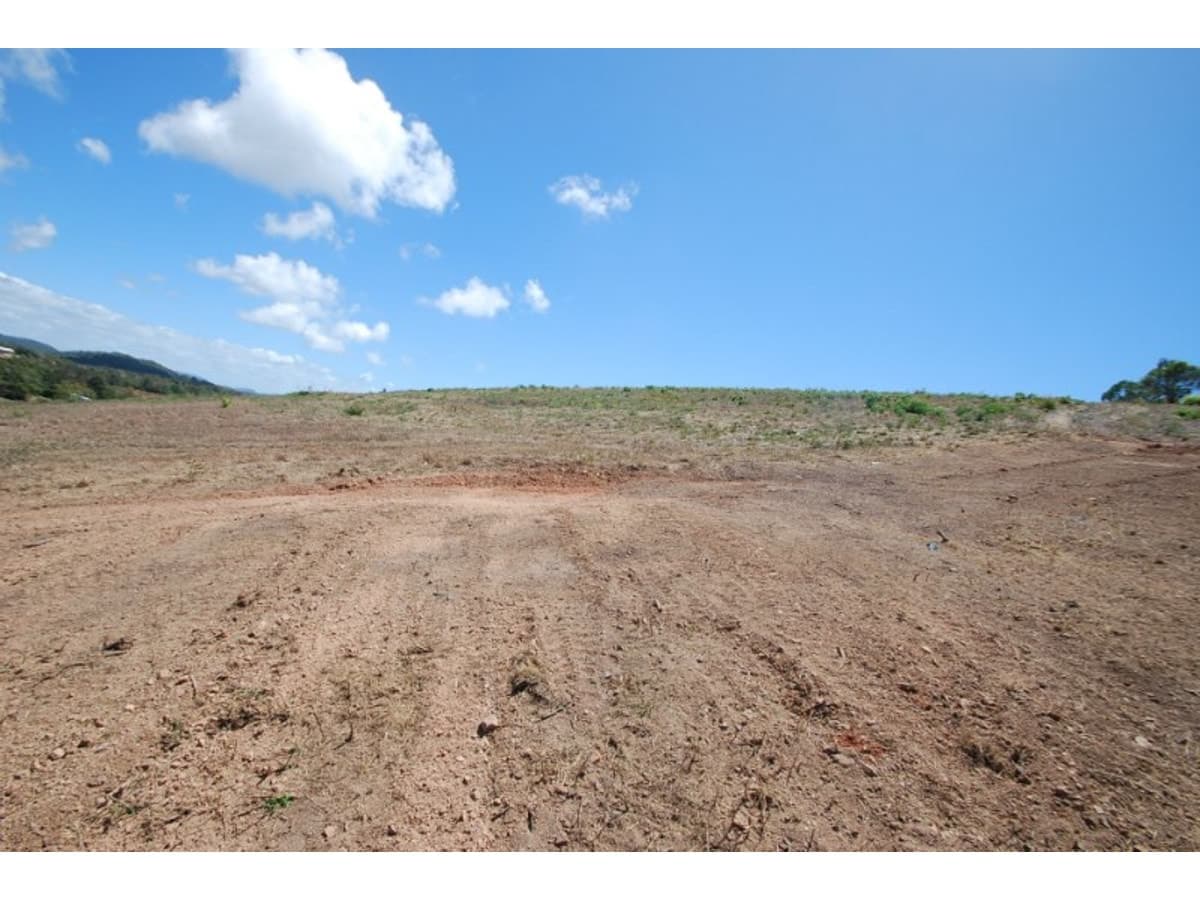 21 Cook Avenue, PACIFIC HEIGHTS QLD, Pacific Heights - Thumbnail 3