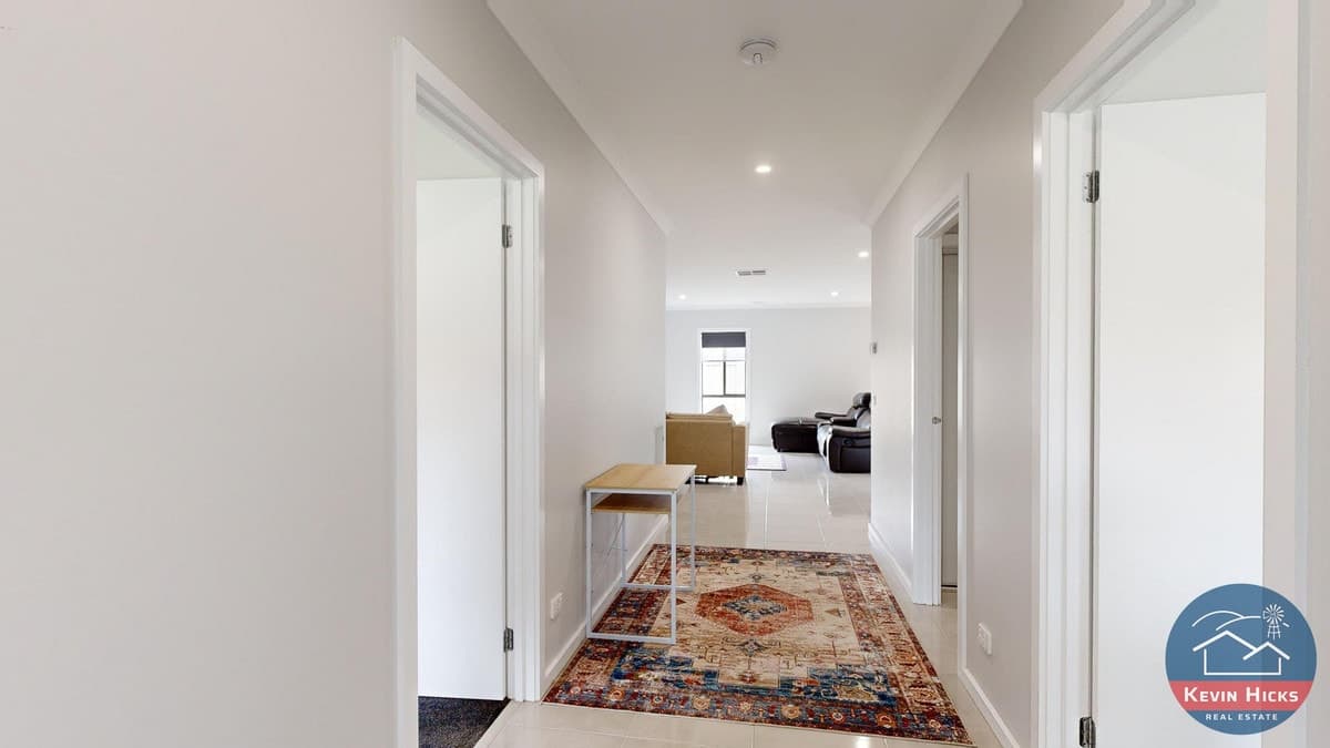 65 Malmsbury Crescent, KIALLA VIC, Kialla - Thumbnail 2