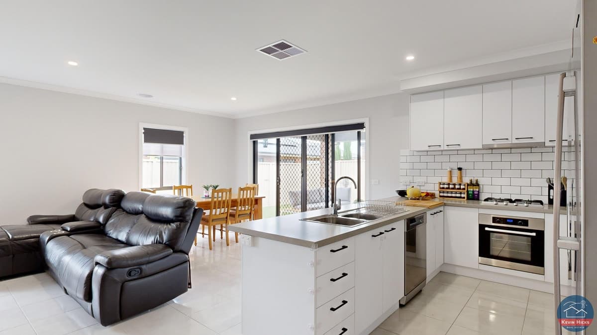 65 Malmsbury Crescent, KIALLA VIC, Kialla - Thumbnail 4