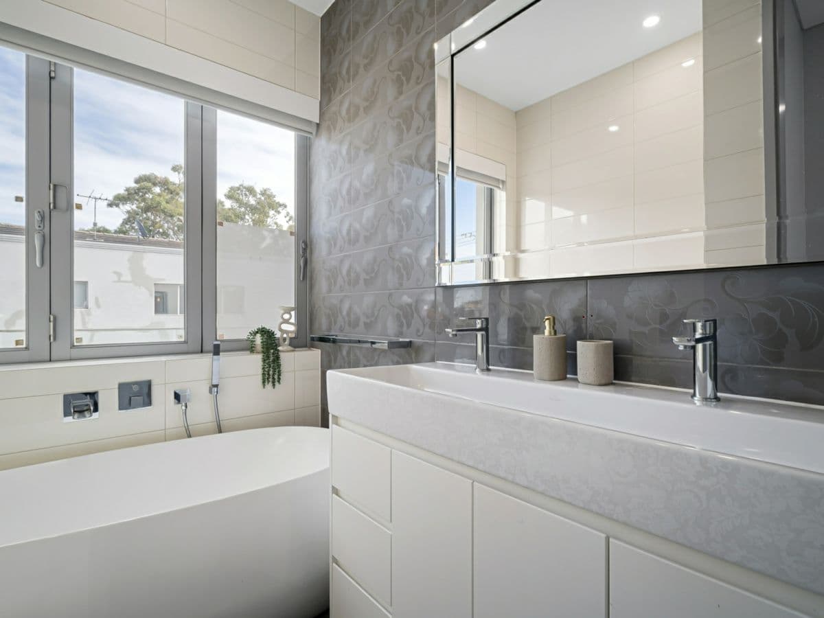 2 McRae Road, SANS SOUCI, Sans Souci - Thumbnail 3