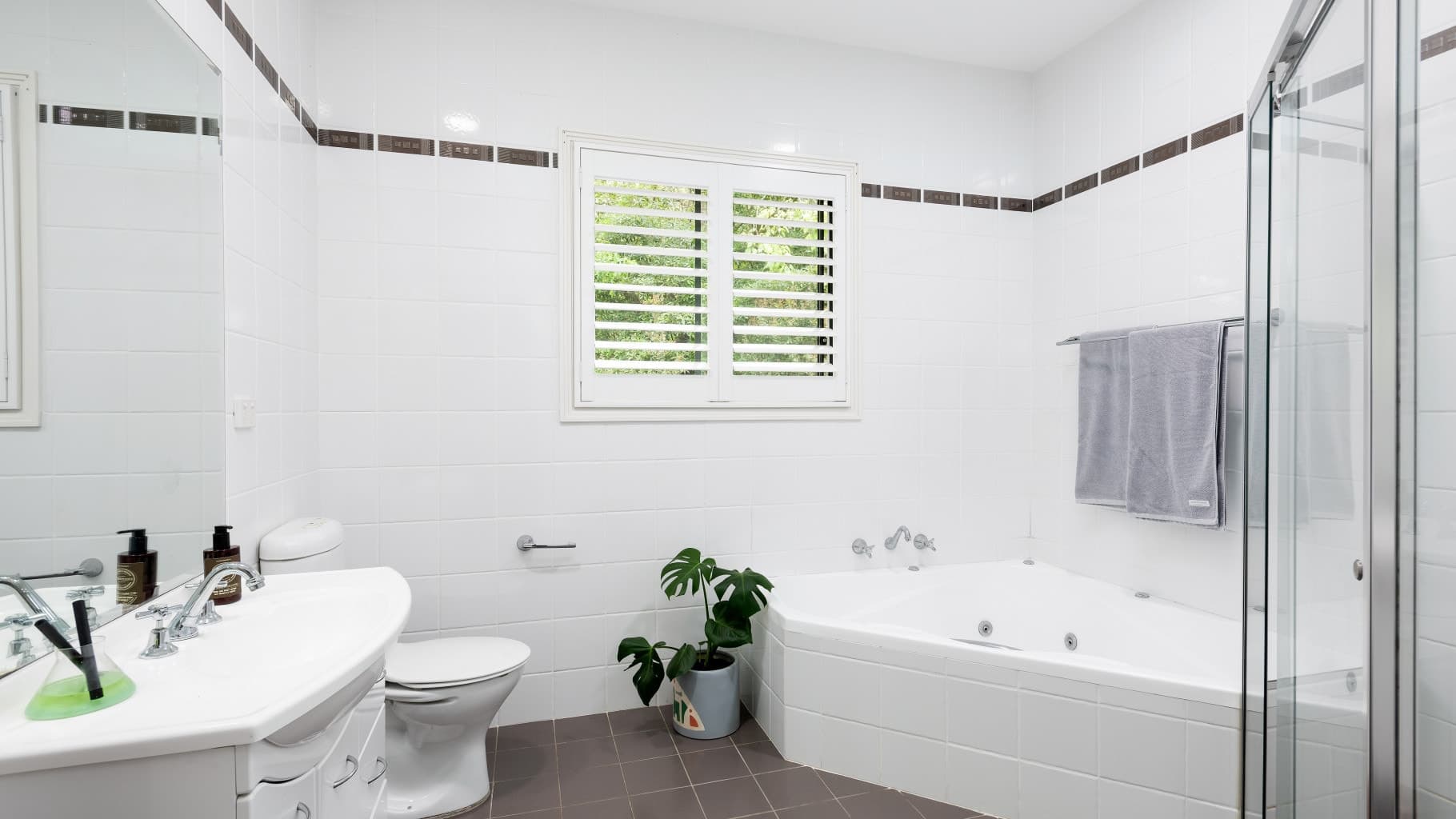 19 Tenth Avenue, Oyster Bay - Thumbnail 5
