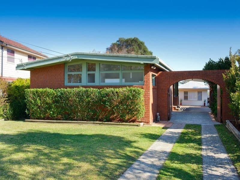 17 Heather Street, Loftus - Image 1