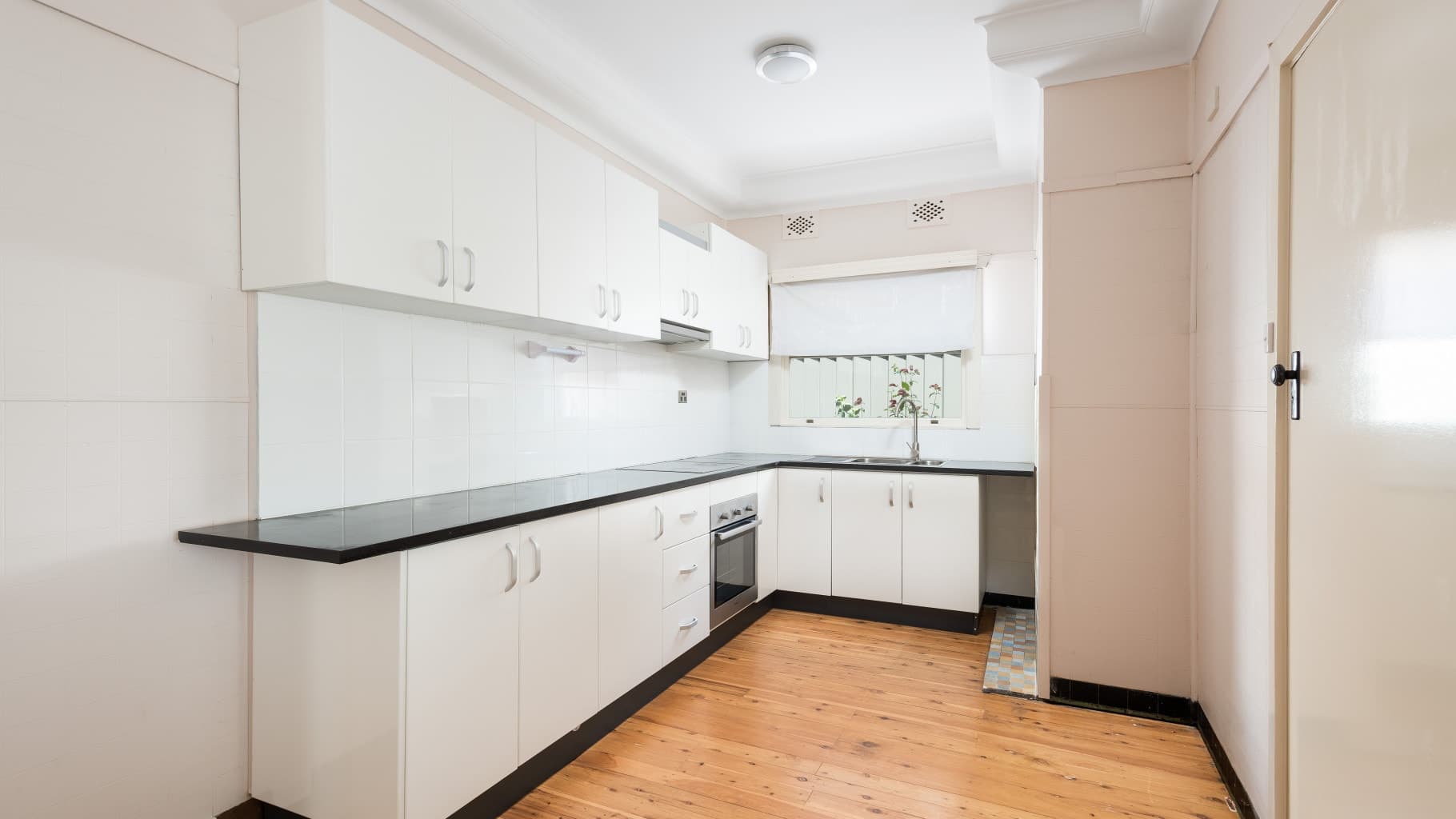41 Sutherland  Road, Jannali - Thumbnail 3