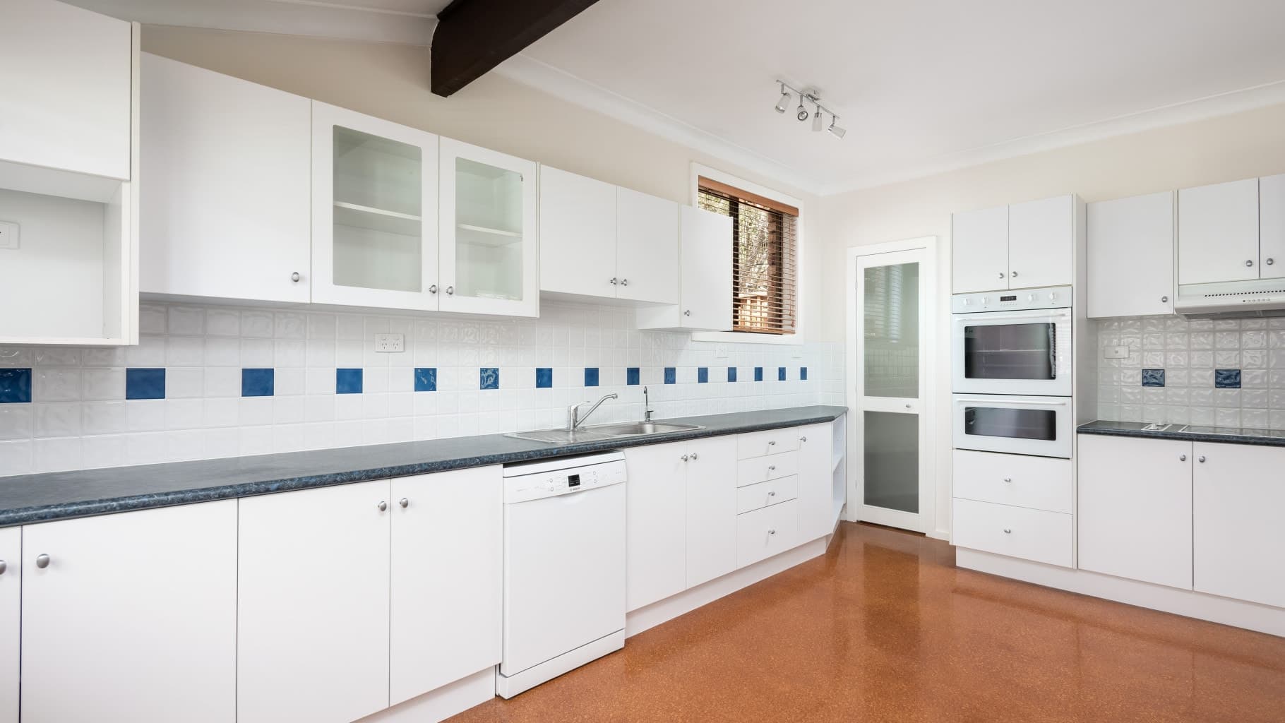 26 Geraldton Place, Yarrawarrah - Thumbnail 3