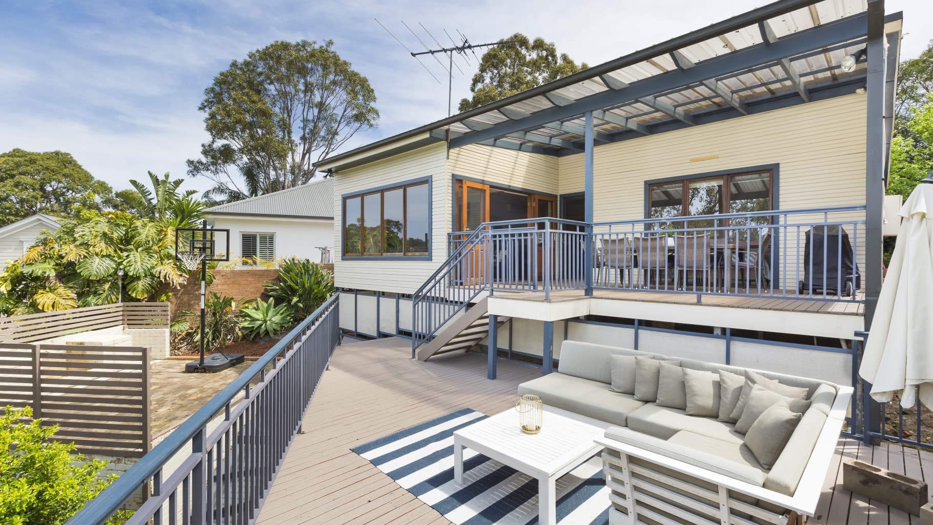 27 Loves Avenue, Oyster Bay - Image 1