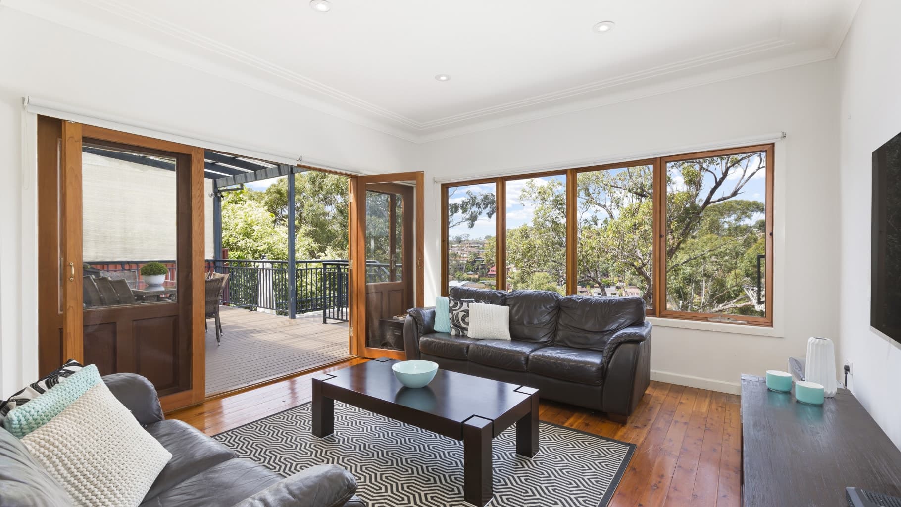 27 Loves Avenue, Oyster Bay - Thumbnail 2
