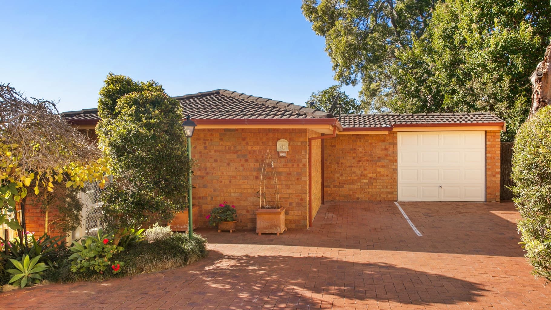 2/17 Binya Place, Como - Image 1