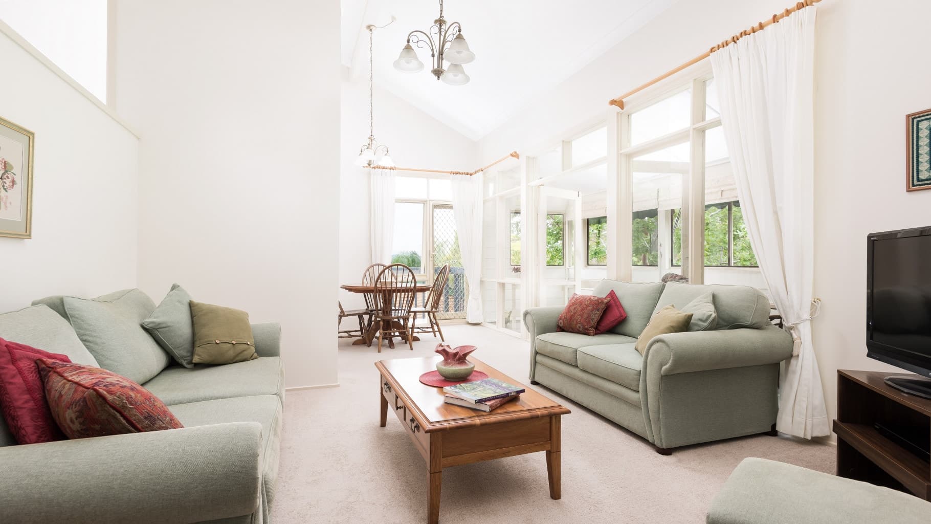 7 Jefferson Crescent, Bonnet Bay - Thumbnail 2