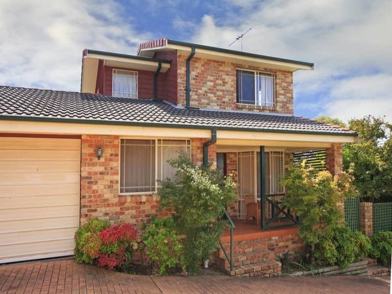2/100 Wattle Road, Jannali - Image 1