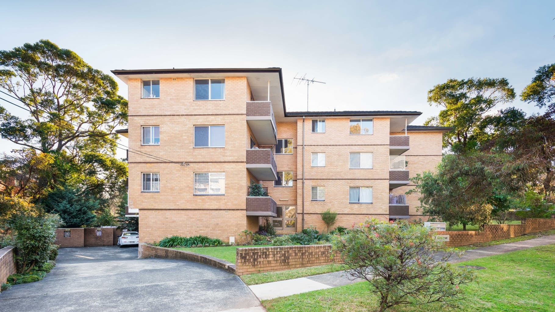 8/7 Curtis Street, Caringbah - Image 1