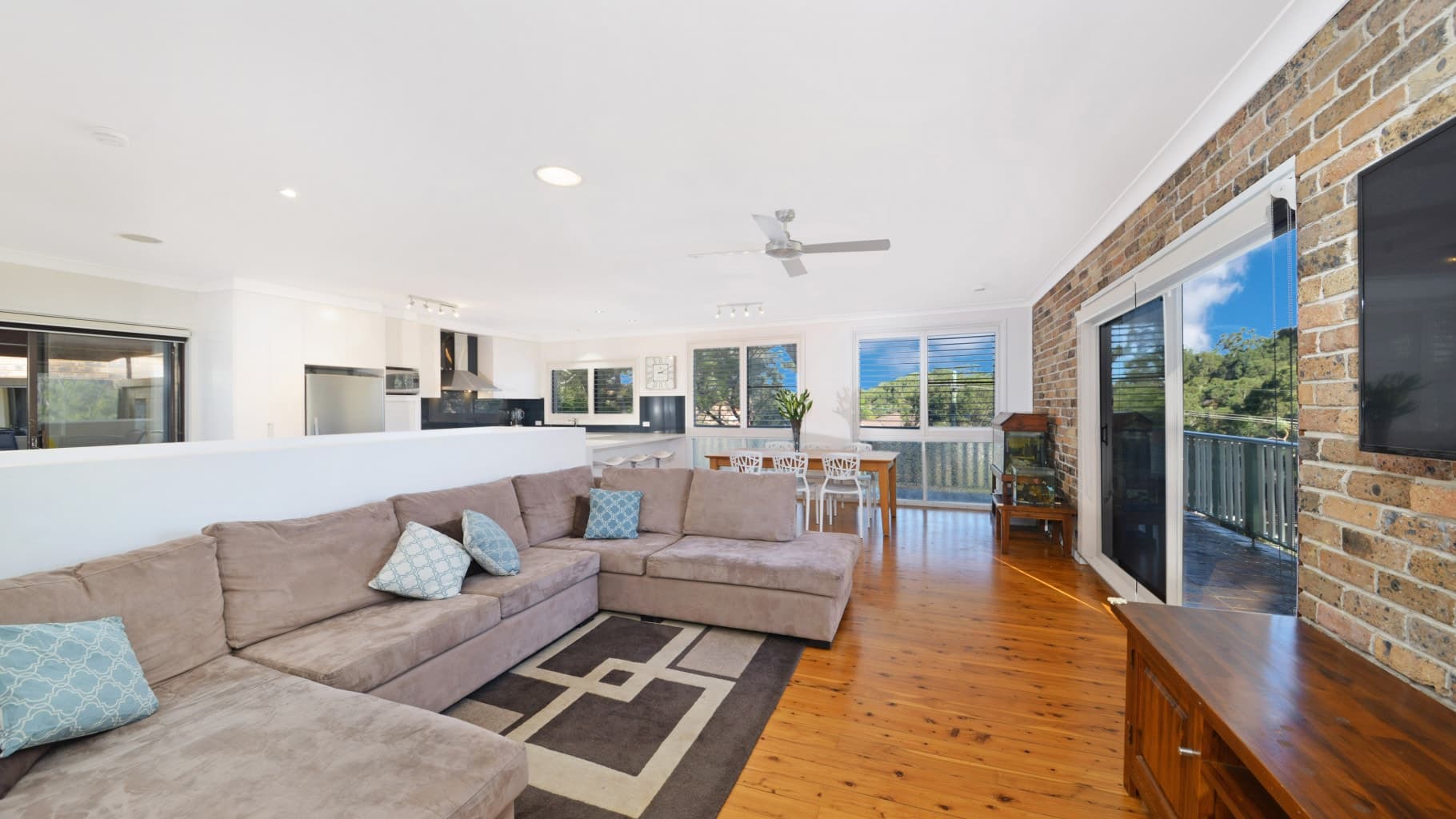 24 Darryl  Place, Gymea Bay - Thumbnail 2