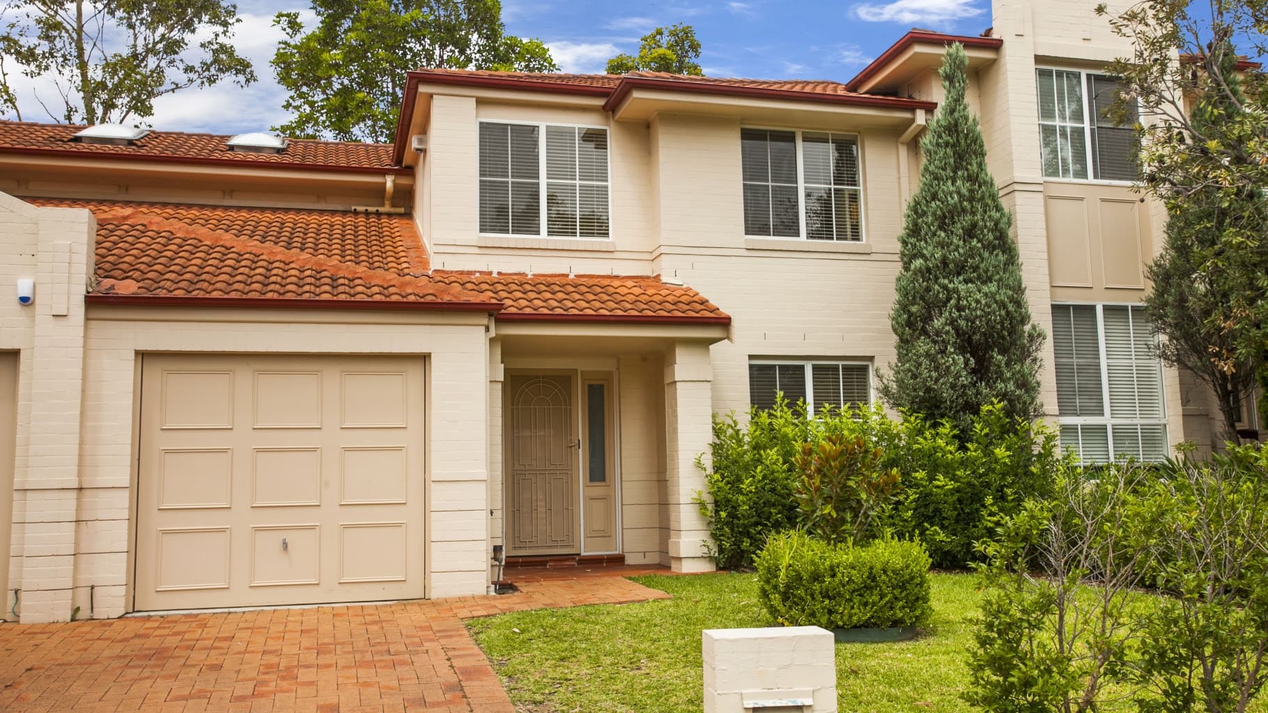 8 Oakwood Way, Menai - Image 1