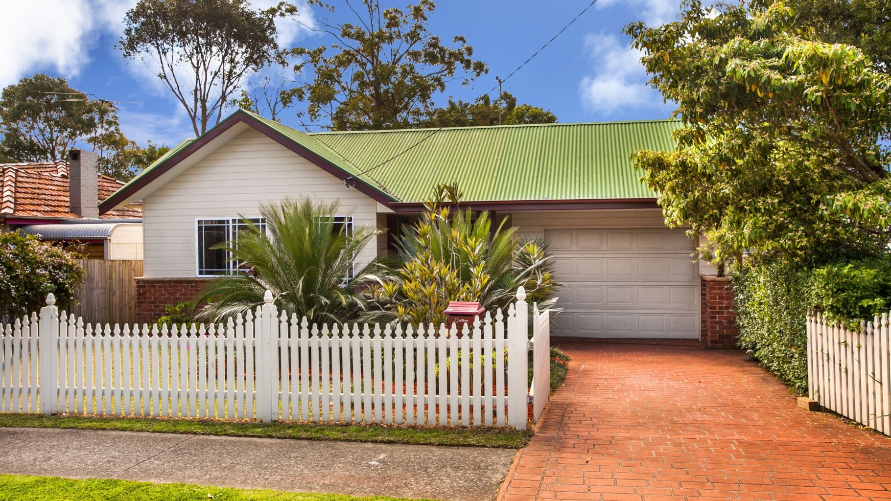 10 Carvers Road, Oyster Bay - Image 1