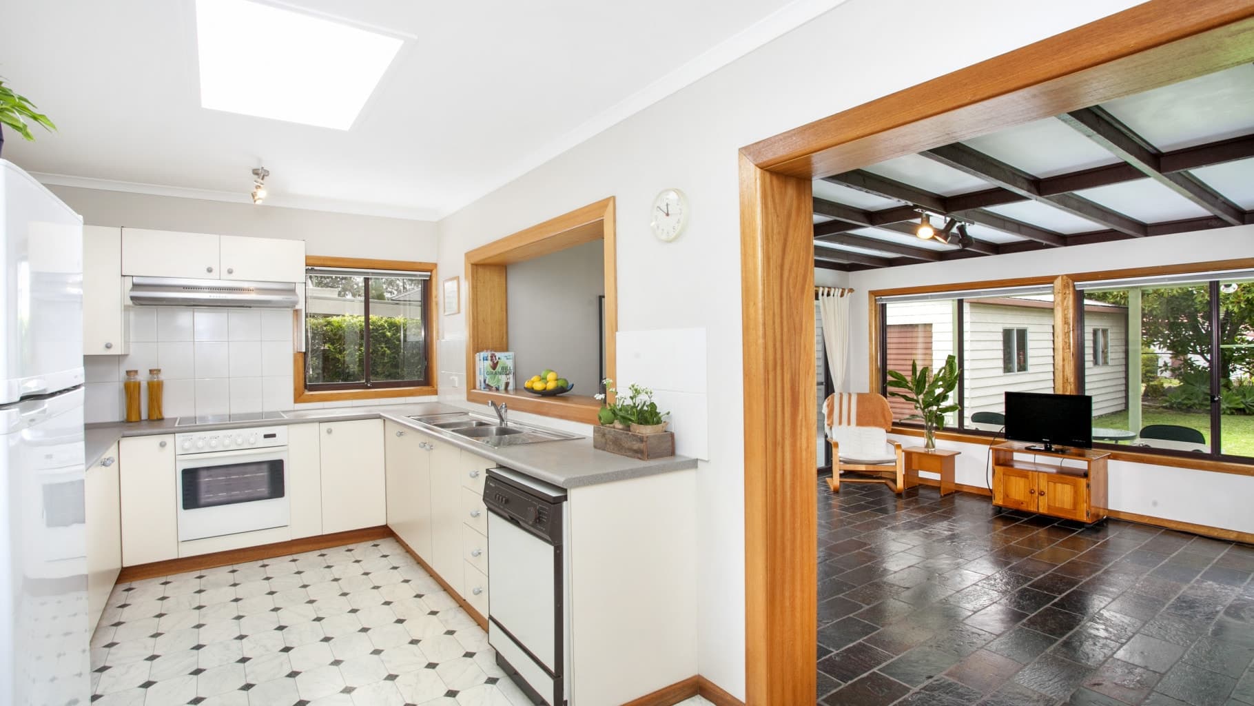 130 Woronora Crescent, Como - Thumbnail 2