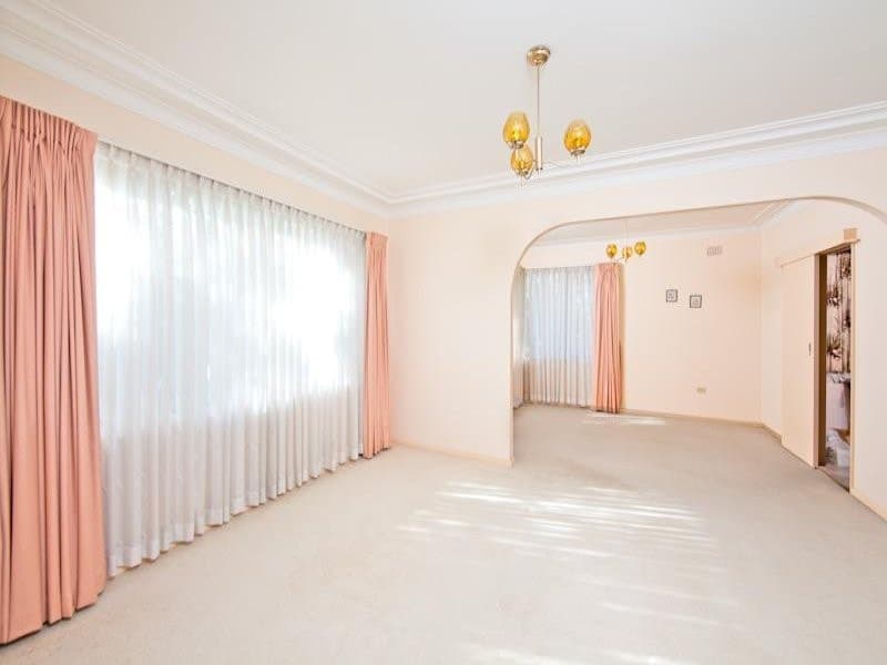 2 Laurina Avenue, Yarrawarrah - Thumbnail 2