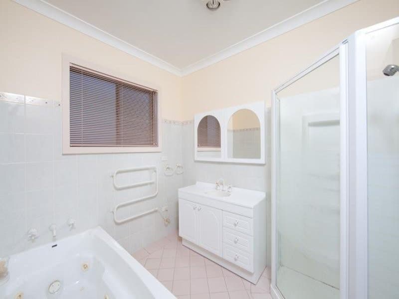 2 Laurina Avenue, Yarrawarrah - Thumbnail 3