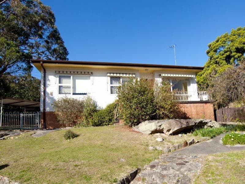8 Como Road, Oyster Bay - Image 1
