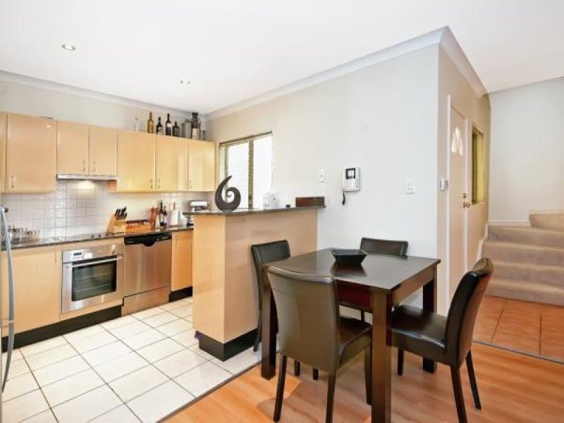 16/7-13 Taylor Close, Miranda - Image 1