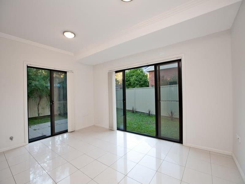 11/8-12 Taylor Close, Miranda - Thumbnail 2