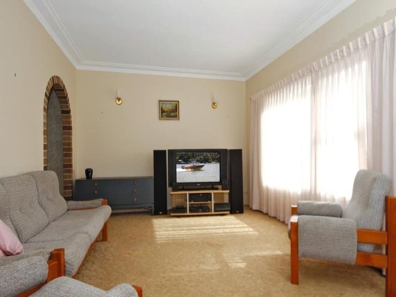 42 Fourth Avenue, Loftus - Thumbnail 2