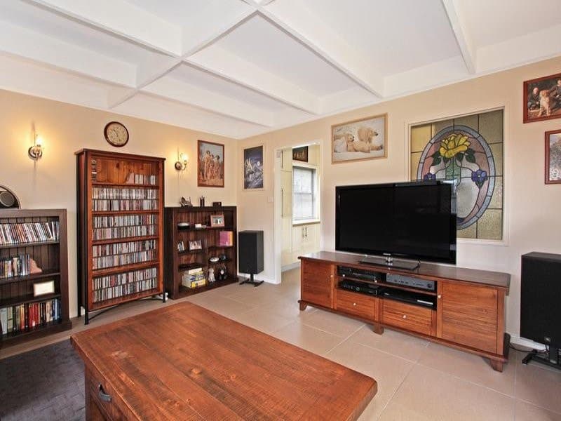 81 The Grand Parade, Sutherland - Thumbnail 5