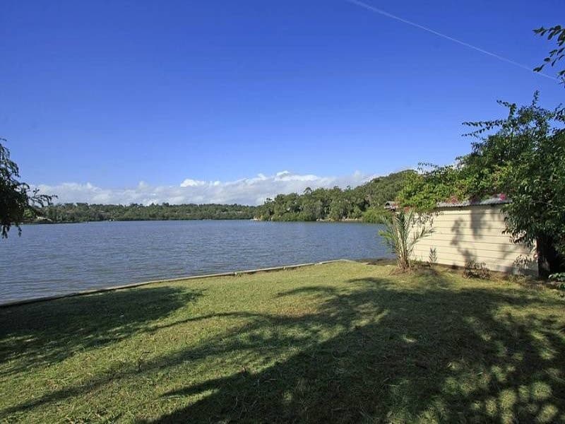 68 Como Road, Oyster Bay - Image 1