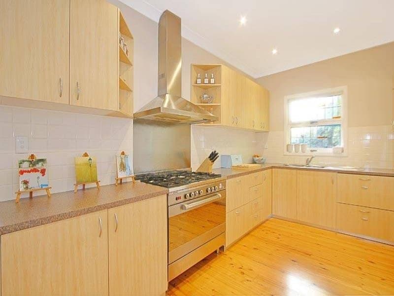 3 Tenth Avenue, Oyster Bay - Thumbnail 2