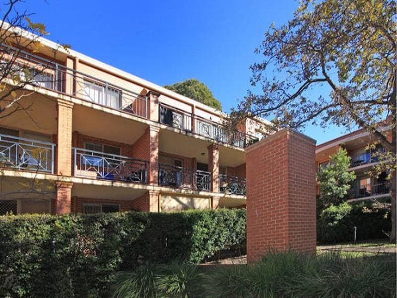 33/61 Glencoe Street, Sutherland - Image 1