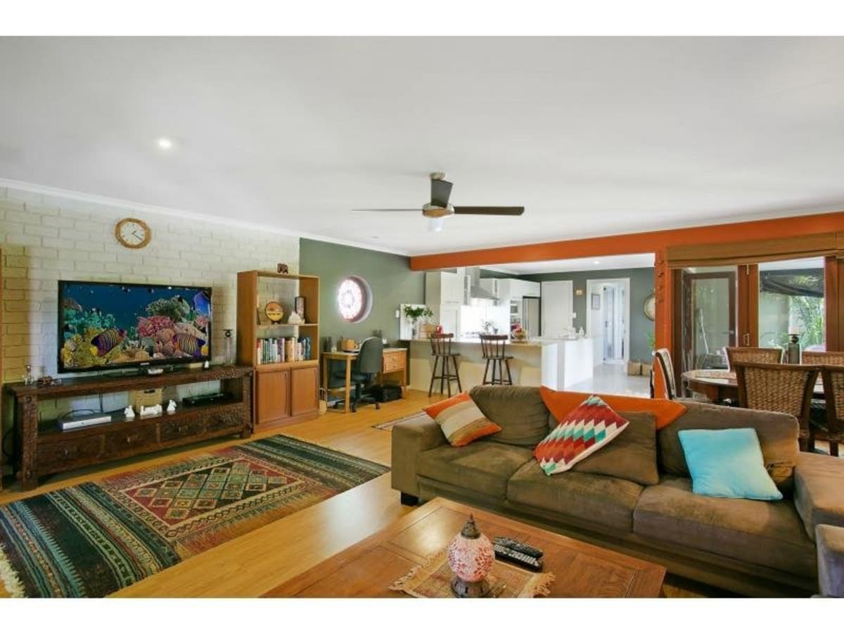64 Banksia Broadway, BURLEIGH WATERS, Burleigh Waters - Thumbnail 2