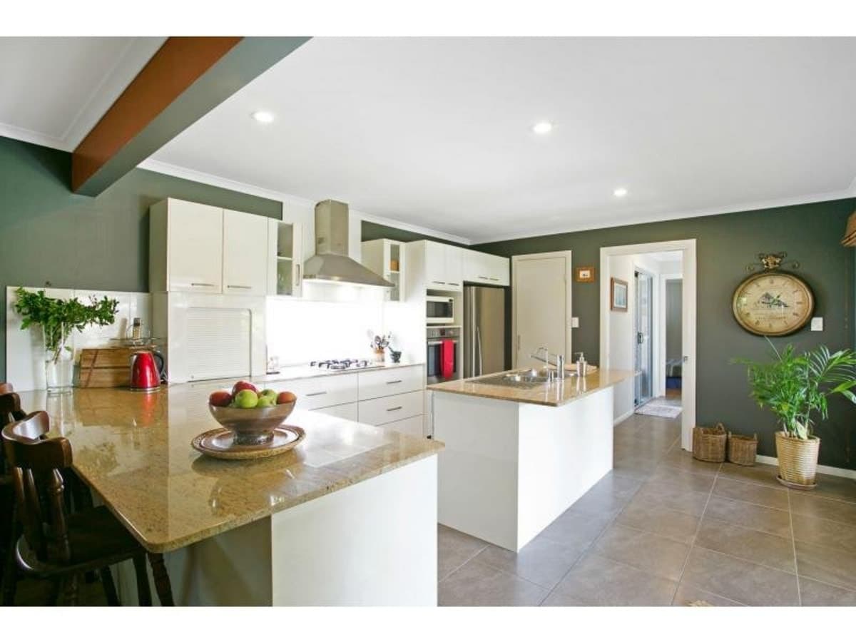 64 Banksia Broadway, BURLEIGH WATERS, Burleigh Waters - Thumbnail 3