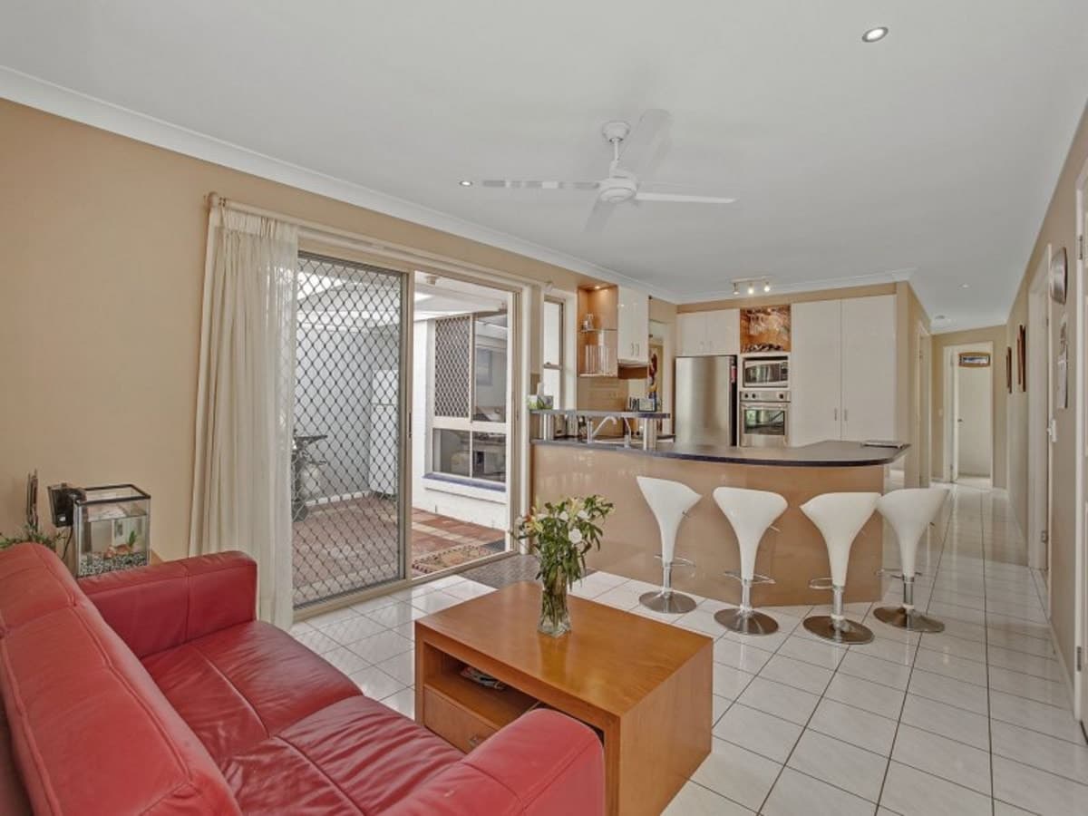 16 Beaconsfield Drive, BURLEIGH WATERS, Burleigh Waters - Thumbnail 8