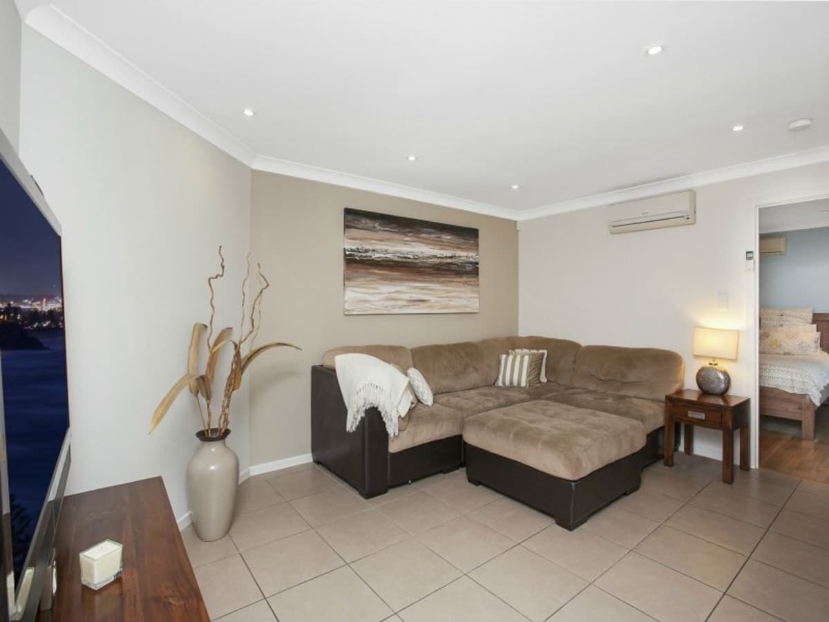19 Dunlin Drive, BURLEIGH WATERS, Burleigh Waters - Thumbnail 2
