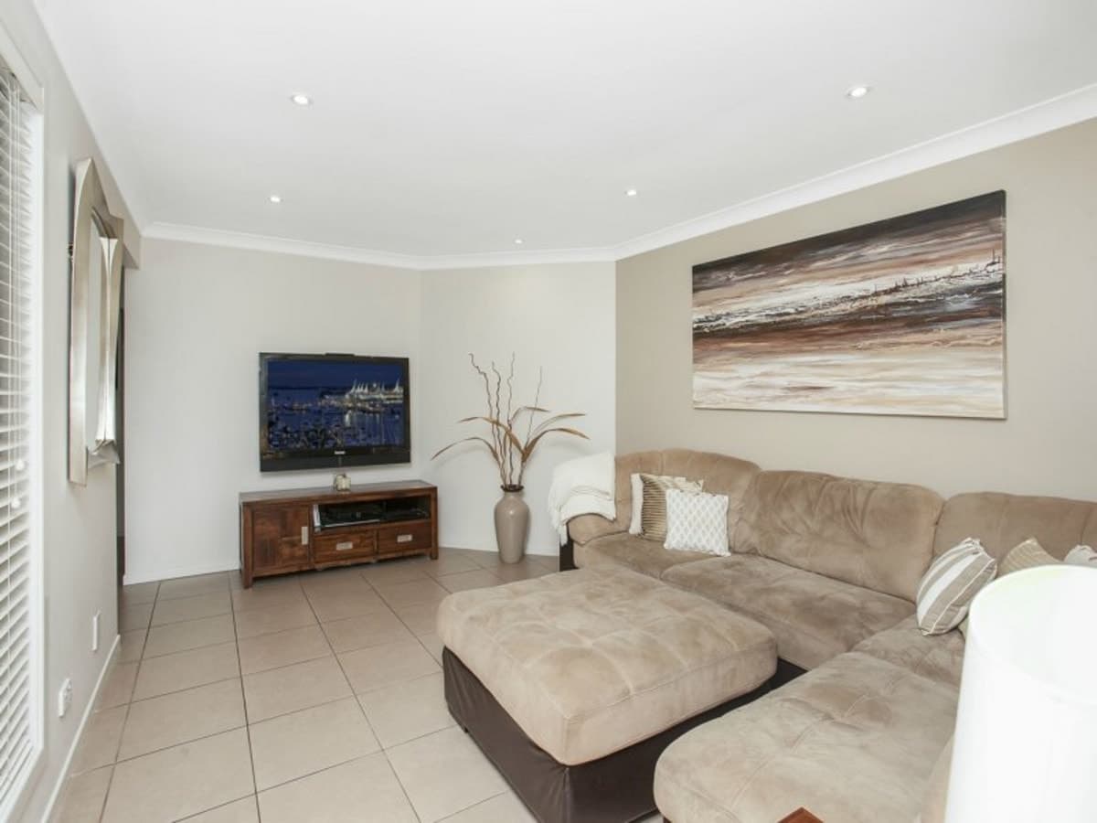 19 Dunlin Drive, BURLEIGH WATERS, Burleigh Waters - Thumbnail 4