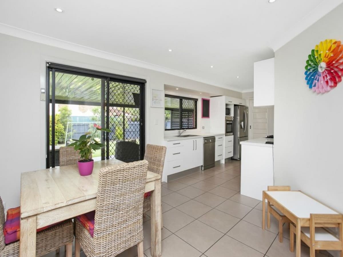 19 Dunlin Drive, BURLEIGH WATERS, Burleigh Waters - Thumbnail 7