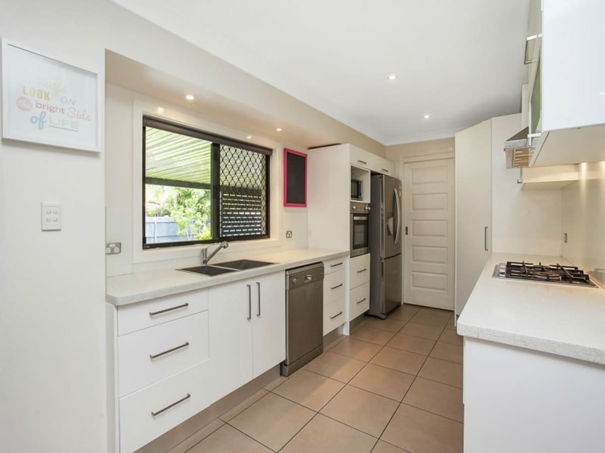 19 Dunlin Drive, BURLEIGH WATERS, Burleigh Waters - Thumbnail 8