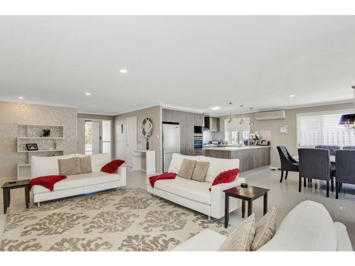 19 Rainbird Close, BURLEIGH WATERS, Burleigh Waters - Thumbnail 3