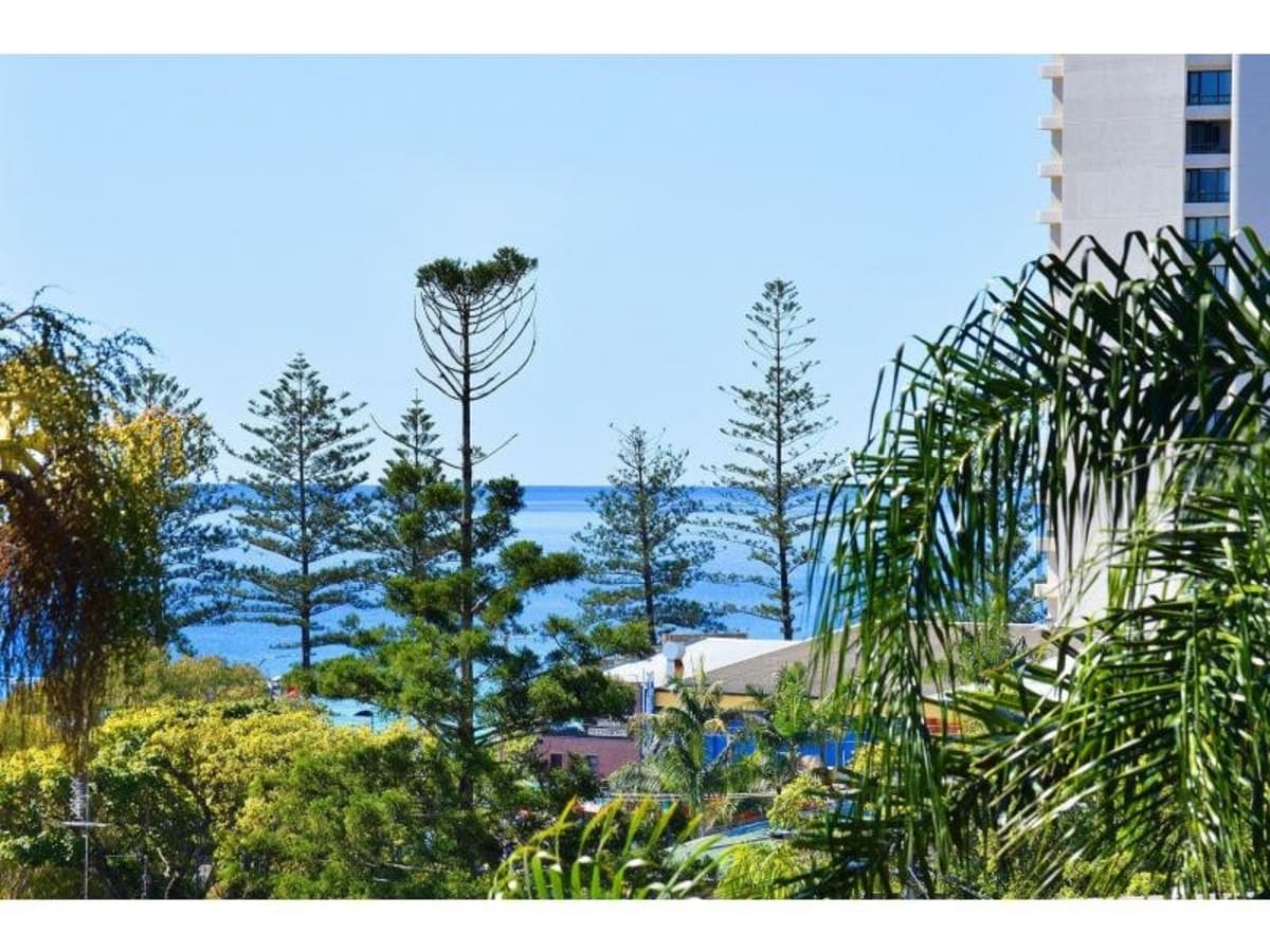 15 Hill Avenue, BURLEIGH HEADS, Burleigh Heads - Image 1