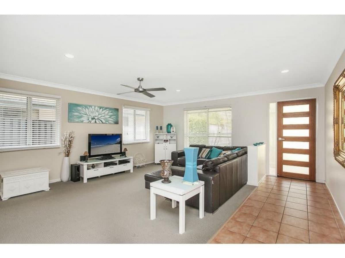 65 Seville Circuit, BURLEIGH WATERS, Burleigh Waters - Thumbnail 3