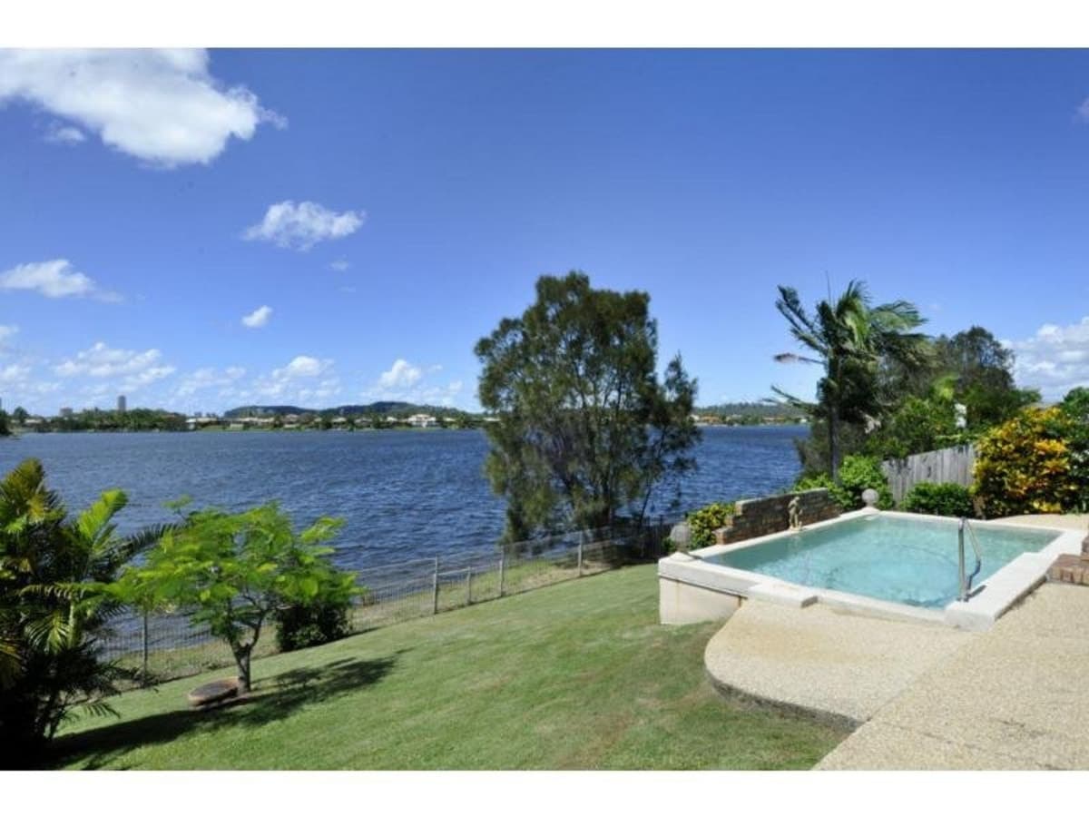 89 Cassowary Drive, BURLEIGH WATERS, Burleigh Waters - Thumbnail 2