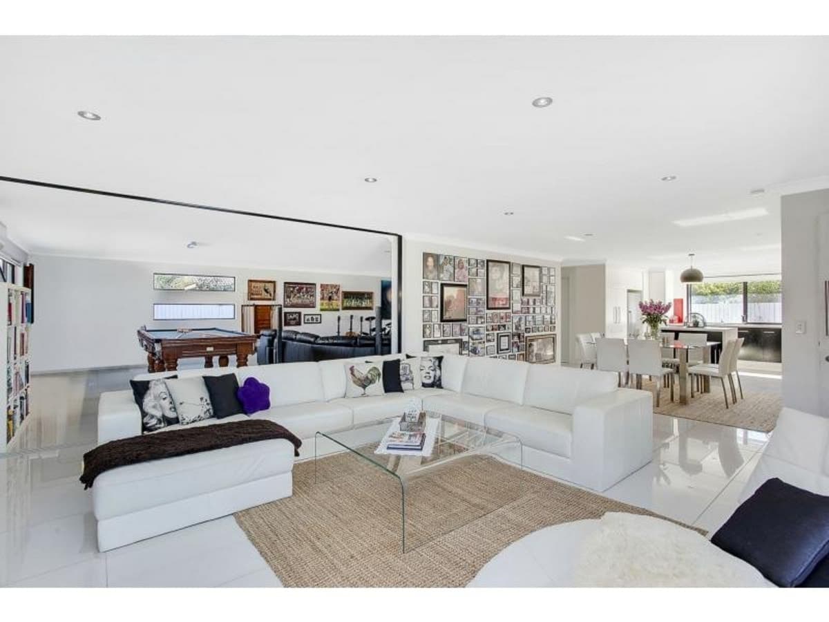4 Anthony Drive, BURLEIGH WATERS, Burleigh Waters - Image 1