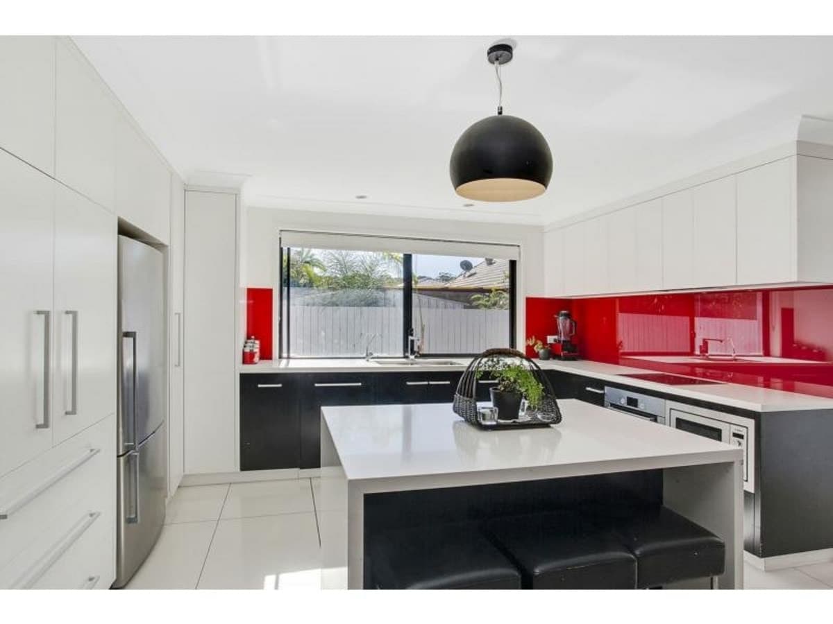 4 Anthony Drive, BURLEIGH WATERS, Burleigh Waters - Thumbnail 3