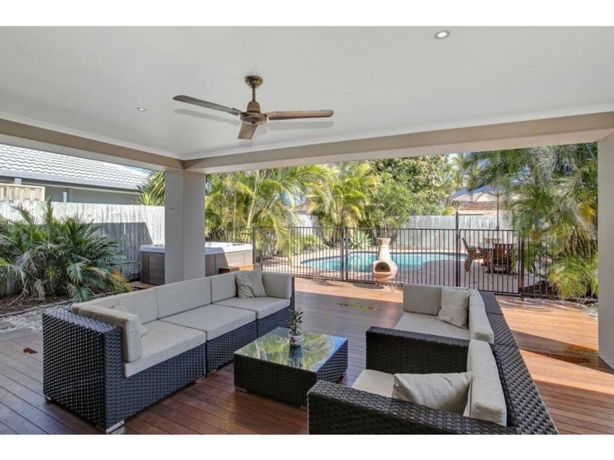14 Manakin Avenue, BURLEIGH WATERS, Burleigh Waters - Thumbnail 2